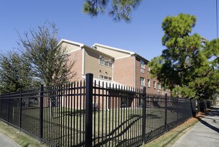 Pine Street in New Orleans, LA - Building Photo