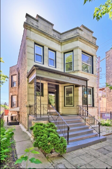 2413 N Spaulding Ave in Chicago, IL - Building Photo