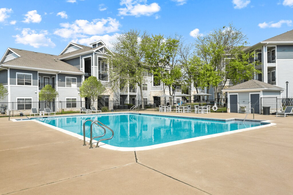 Park Place at Loyola Apartments in Austin, TX - Building Photo