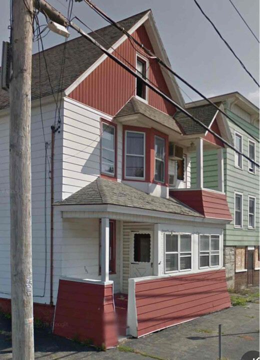 263 W Main St in Amsterdam, NY - Building Photo