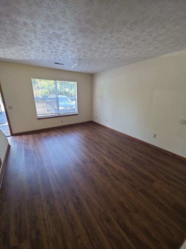 492 W 9th St, Unit 4 in Cookeville, TN - Building Photo - Building Photo