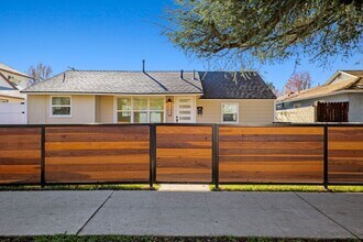 17434 Saticoy St in Los Angeles, CA - Building Photo - Building Photo