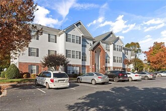 4335 Cedarcroft Ct, Unit 3C in Greensboro, NC - Building Photo - Building Photo