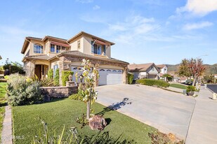 615 Camino Del Lago in Thousand Oaks, CA - Building Photo