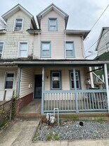 1016 Pine St in Darby, PA - Building Photo