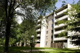 The Sprucedales in Guelph, ON - Building Photo - Building Photo
