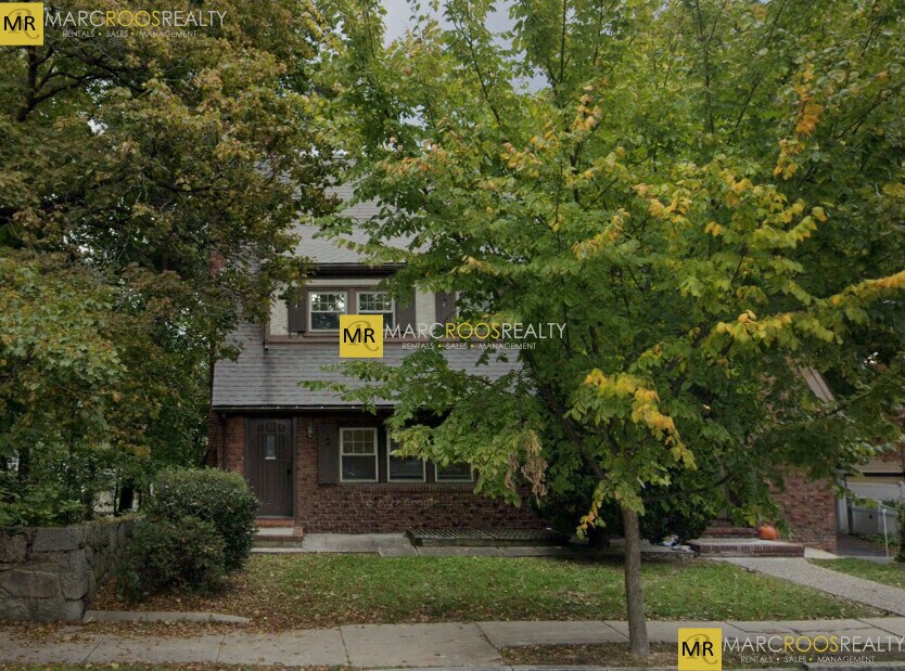 44 Greycliff Rd, Unit #2 in Brighton, MA - Foto de edificio