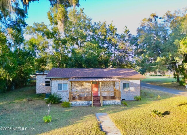 18713 Charlotte Ave in Brooker, FL - Building Photo - Building Photo