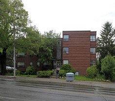 2694 Bloor St W in Toronto, ON - Building Photo