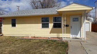 30 E Saint Patrick St in Rapid City, SD - Building Photo