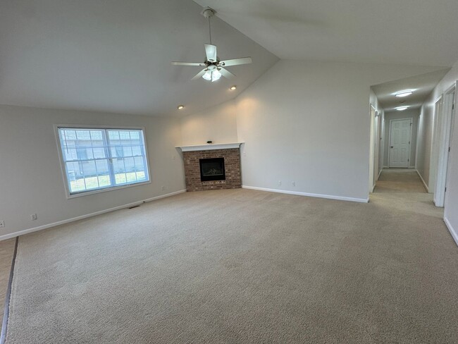 534 Eagle Ridge Dr in Chatham, IL - Building Photo - Building Photo