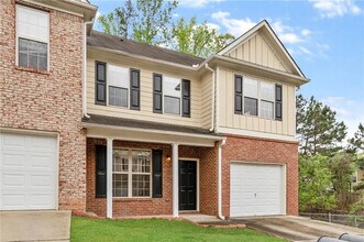 Room in Townhome on Hill Station Ct in Sugar Hill, GA - Foto de edificio - Building Photo
