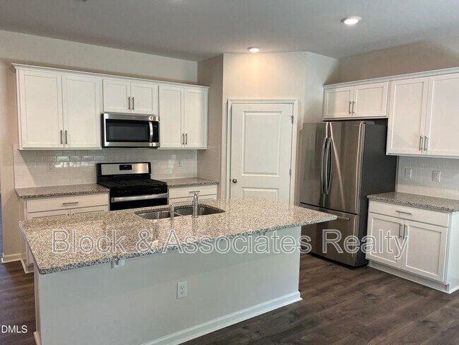 51 Blue Aspen Dr in Fuquay Varina, NC - Building Photo - Building Photo