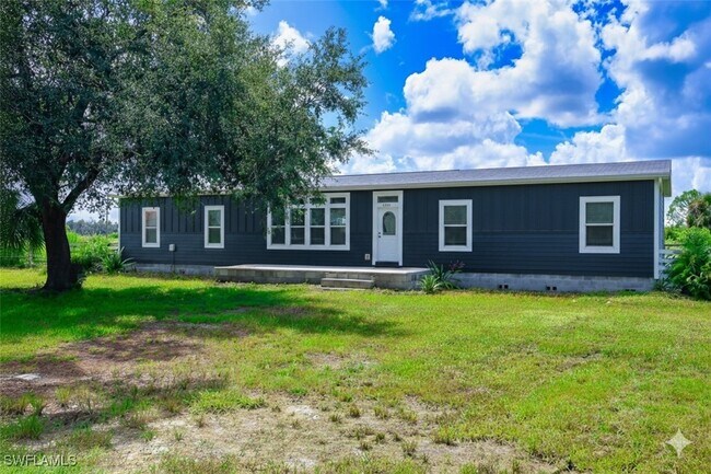 4660-0 43rd Ave NE in Naples, FL - Building Photo - Building Photo