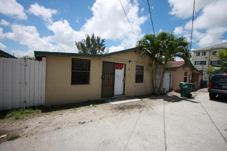 1925 NW 79th St in Miami, FL - Building Photo - Building Photo