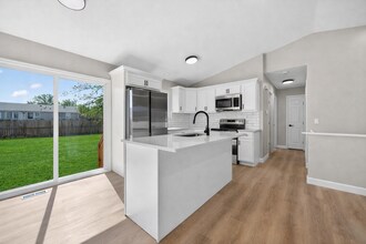 1362 Half Moon Dr in O'Fallon, MO - Building Photo - Building Photo