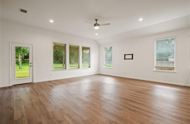 177 Jim Hall Ln in New Waverly, TX - Building Photo - Building Photo