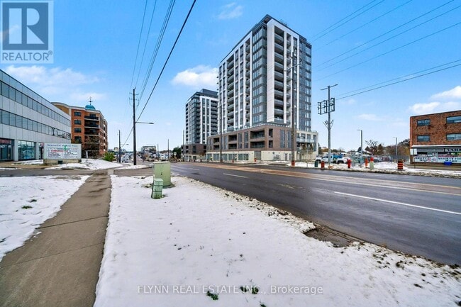 715 Davis Dr in Newmarket, ON - Building Photo - Building Photo