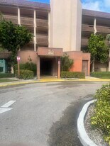 4702 Fountains Dr in Greenacres, FL - Building Photo