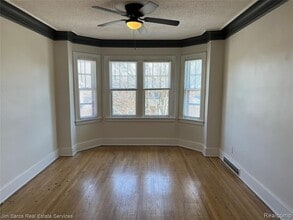 987 Beaconsfield Ave, Unit 2S in Grosse Pointe Park, MI - Building Photo - Building Photo