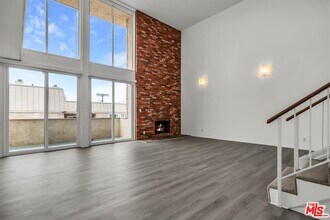 30 Driftwood St in Marina Del Rey, CA - Building Photo - Building Photo