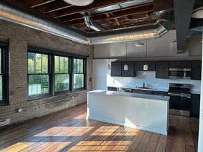 The Shop Lofts in Stoughton, WI - Foto de edificio - Building Photo