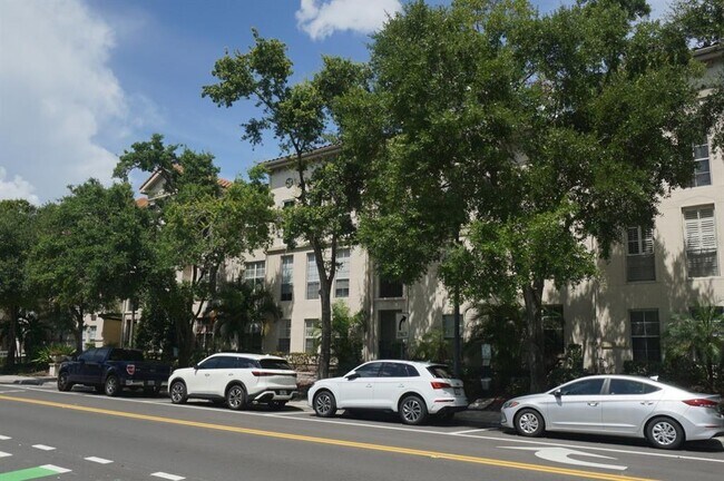 property at 2411 W Horatio St