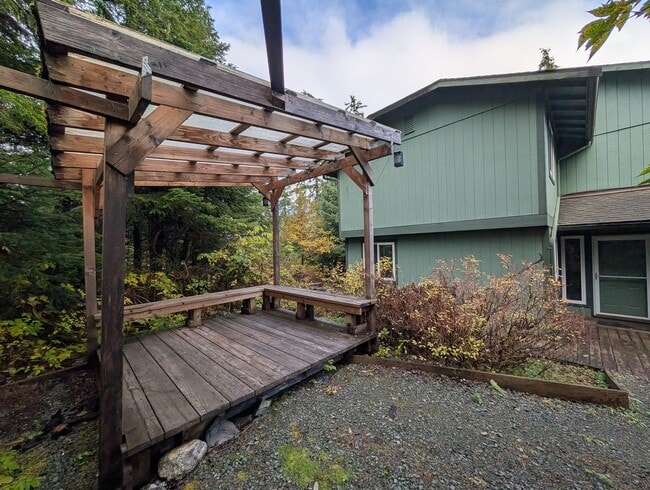 6754 Marguerite St in Juneau, AK - Building Photo - Building Photo