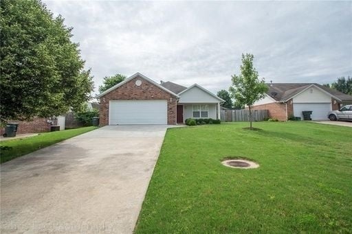 1028 S Eastview Dr in Fayetteville, AR - Building Photo