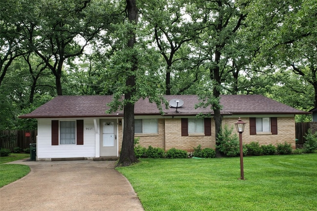 property at 1911 Mimosa Dr