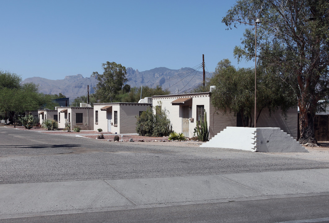 Hedrick Acres in Tucson, AZ - Building Photo