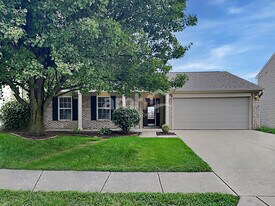 1090 Meadowview Ct in Franklin, IN - Building Photo