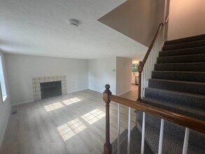 5 Cabernet Ct in Nashua, NH - Building Photo - Building Photo