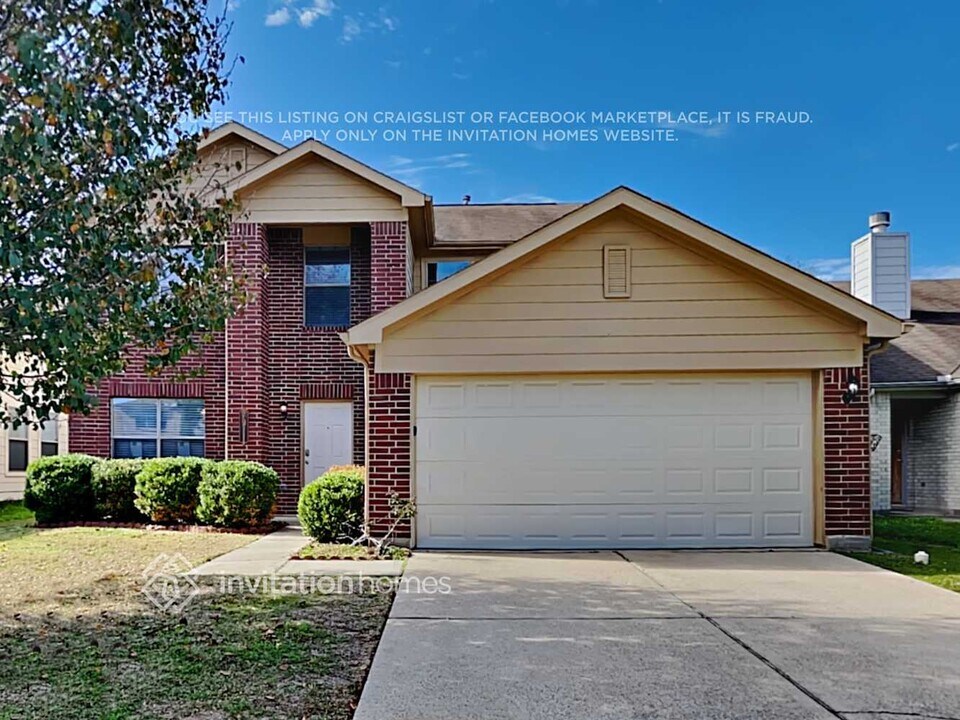 7911 Owl Ln in Baytown, TX - Building Photo