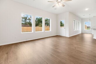 399 Magnolia Ln in Richwood, TX - Building Photo - Building Photo