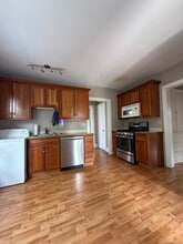 97 Maplewood Ave in West Hartford, CT - Foto de edificio - Building Photo