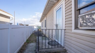 4001 Broadway in Island Park, NY - Building Photo - Building Photo