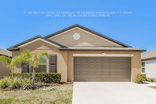 1545 Blue Rose Dr in Ruskin, FL - Building Photo
