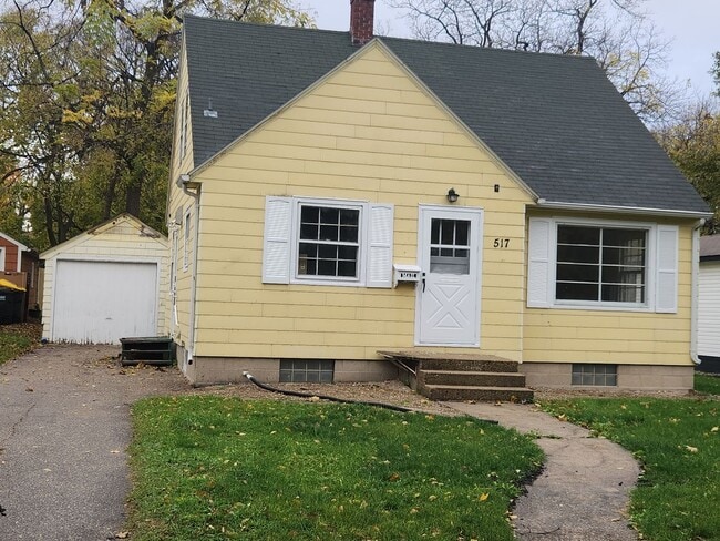 517 9th St NW in Willmar, MN - Foto de edificio - Building Photo