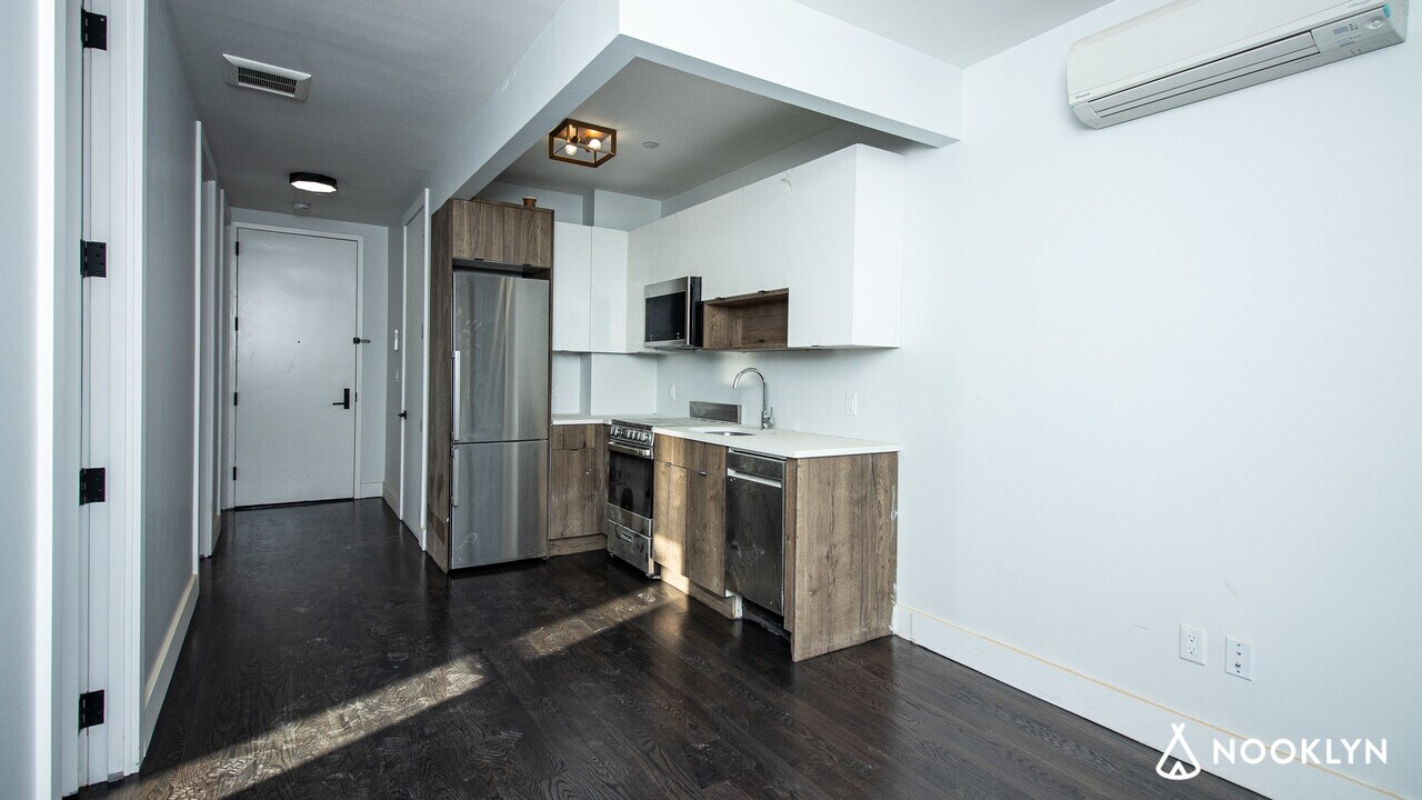 771 Lexington Ave in Brooklyn, NY - Building Photo