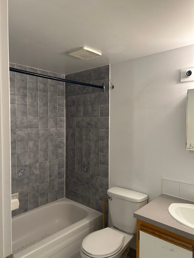 18125 De Pierrefonds Boul in Pierrefonds, QC - Building Photo - Building Photo