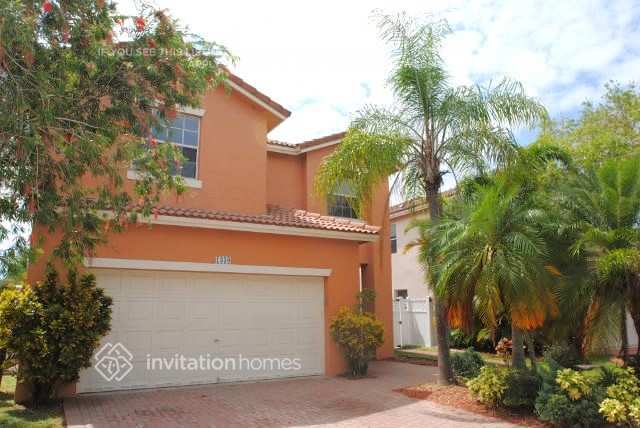 1330 NW 192nd Ln in Pembroke Pines, FL - Building Photo