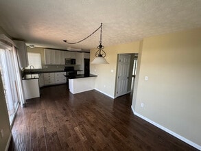 1713 Michael Dr in Pittsburgh, PA - Building Photo - Building Photo