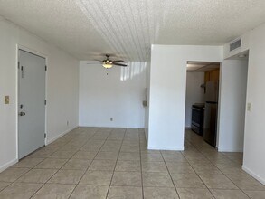 1846 Abbey Rd, Unit Q-108 in West Palm Beach, FL - Building Photo - Building Photo