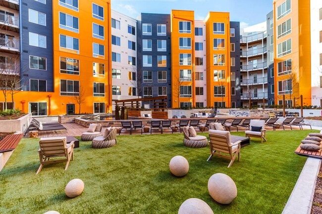 Array at West Alex in Alexandria, VA - Foto de edificio - Building Photo