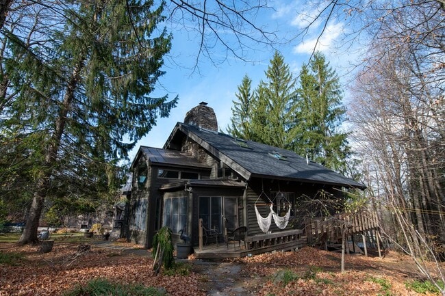 11 Founders Hill Rd in Winhall, VT - Building Photo - Building Photo