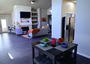 7011 Beech Trail Dr in San Antonio, TX - Building Photo - Building Photo