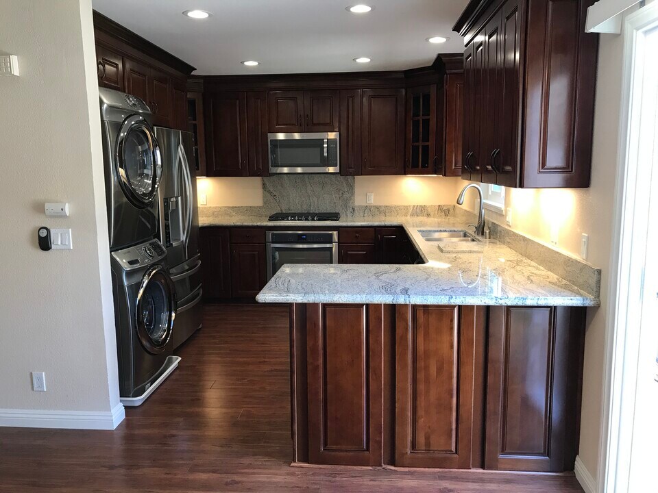 9660 Durham Dr in Huntington Beach, CA - Building Photo