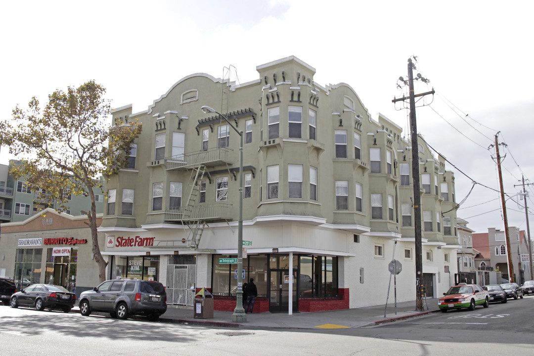 2443-2447 Telegraph Ave in Oakland, CA - Foto de edificio