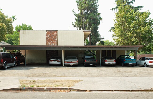 2030 N Calaveras Ave in Fresno, CA - Foto de edificio - Building Photo